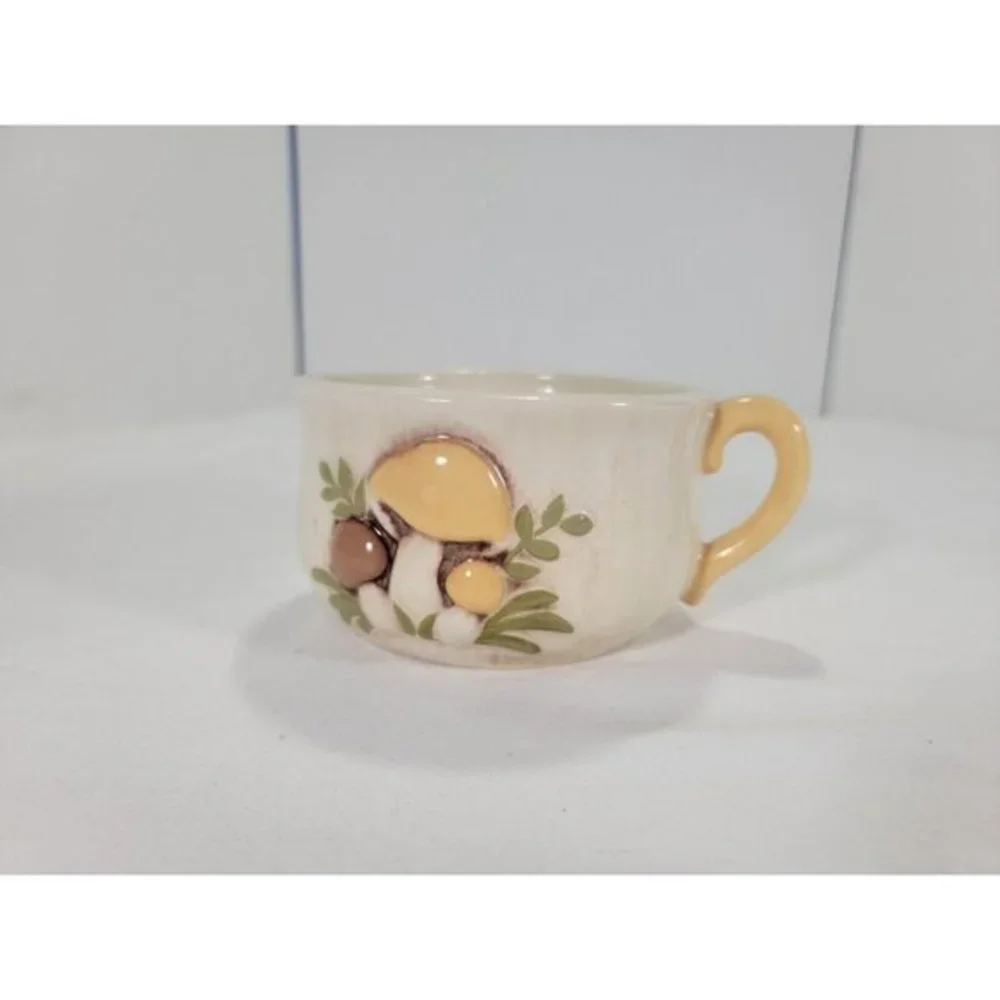 Arnel's Vintage 70s Retro‎ Mushroom Coffee Mug Cup Ceramic Kitchen Beige Yellow